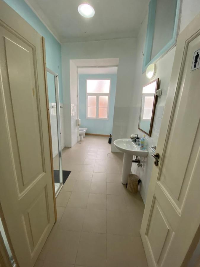 Classic Chiado 1 - Central Guest House Room With Shared Bathroom Lissabon Buitenkant foto