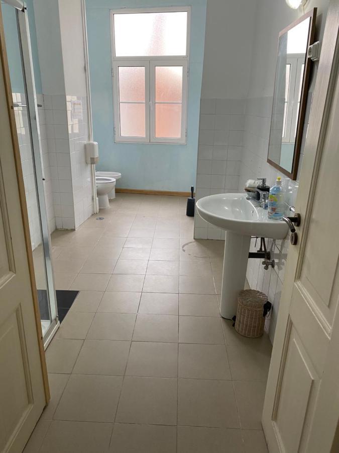 Classic Chiado 1 - Central Guest House Room With Shared Bathroom Lissabon Buitenkant foto